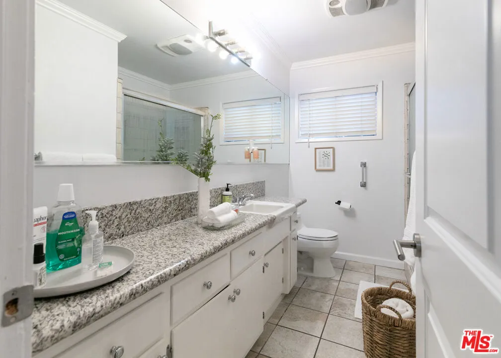 2415 8th Avenue, Los Angeles, California 90018 home-pic-33