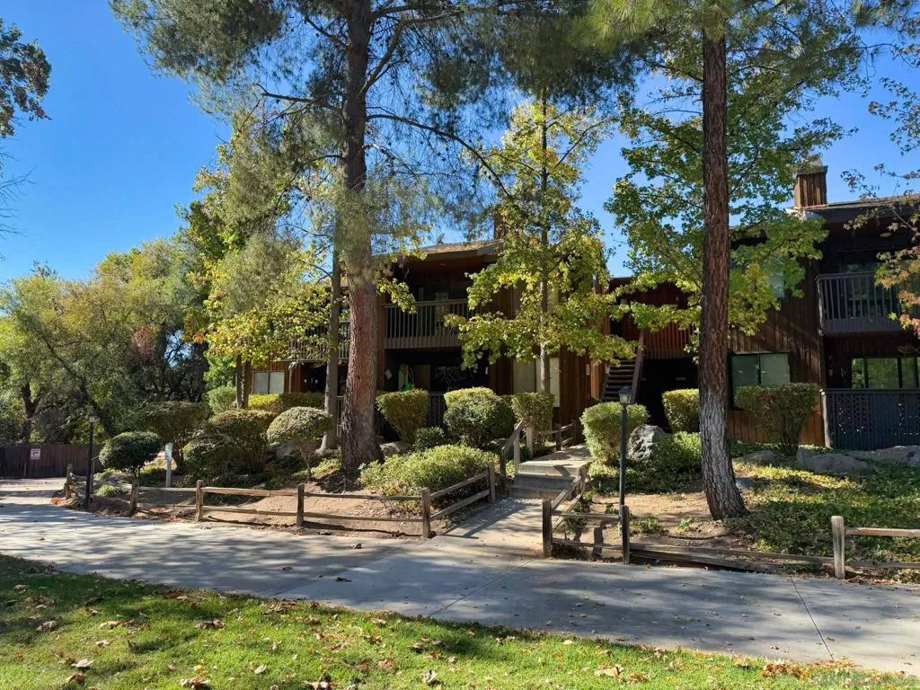 2157 Arnold Way  home-pic-1