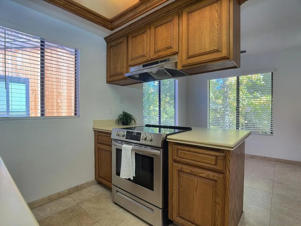 2157 Arnold Way  home-pic-16