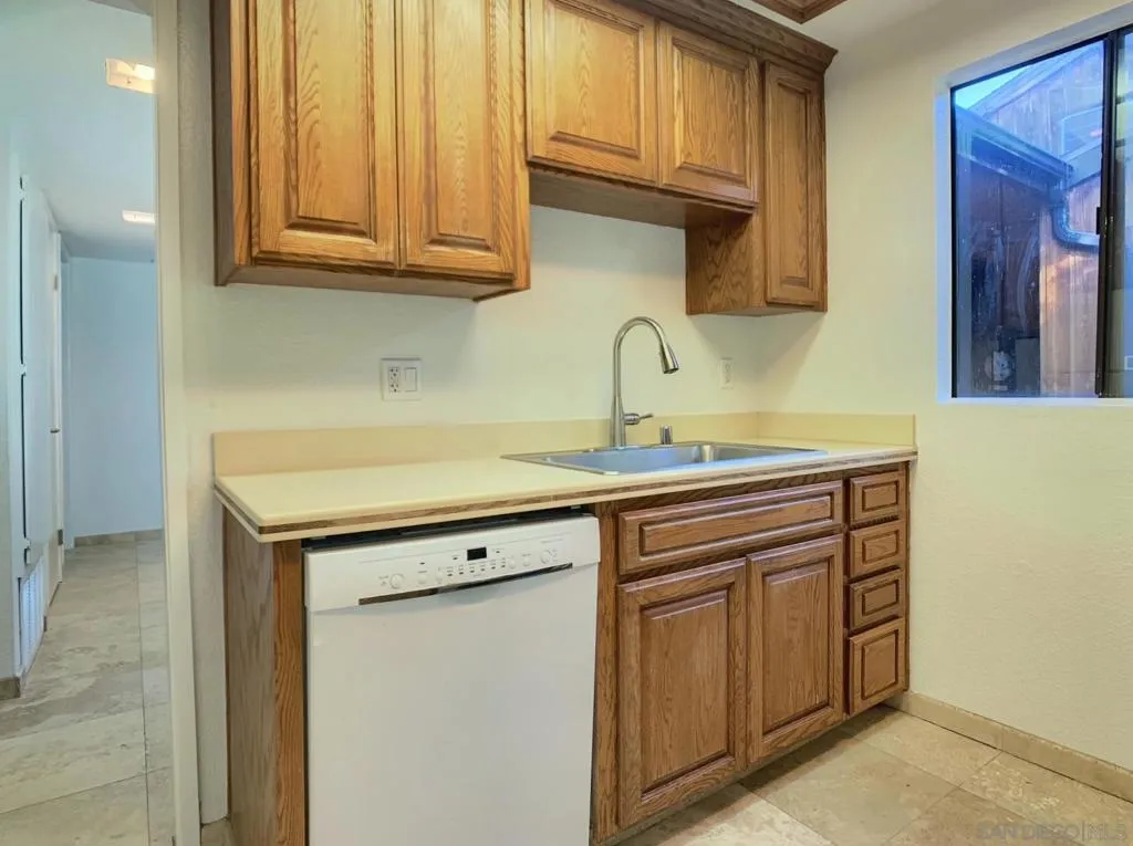 2157 Arnold Way  home-pic-19