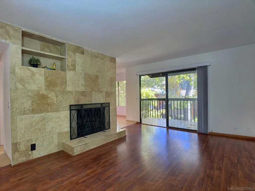 2157 Arnold Way  home-pic-10