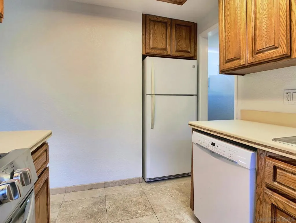 2157 Arnold Way  home-pic-21