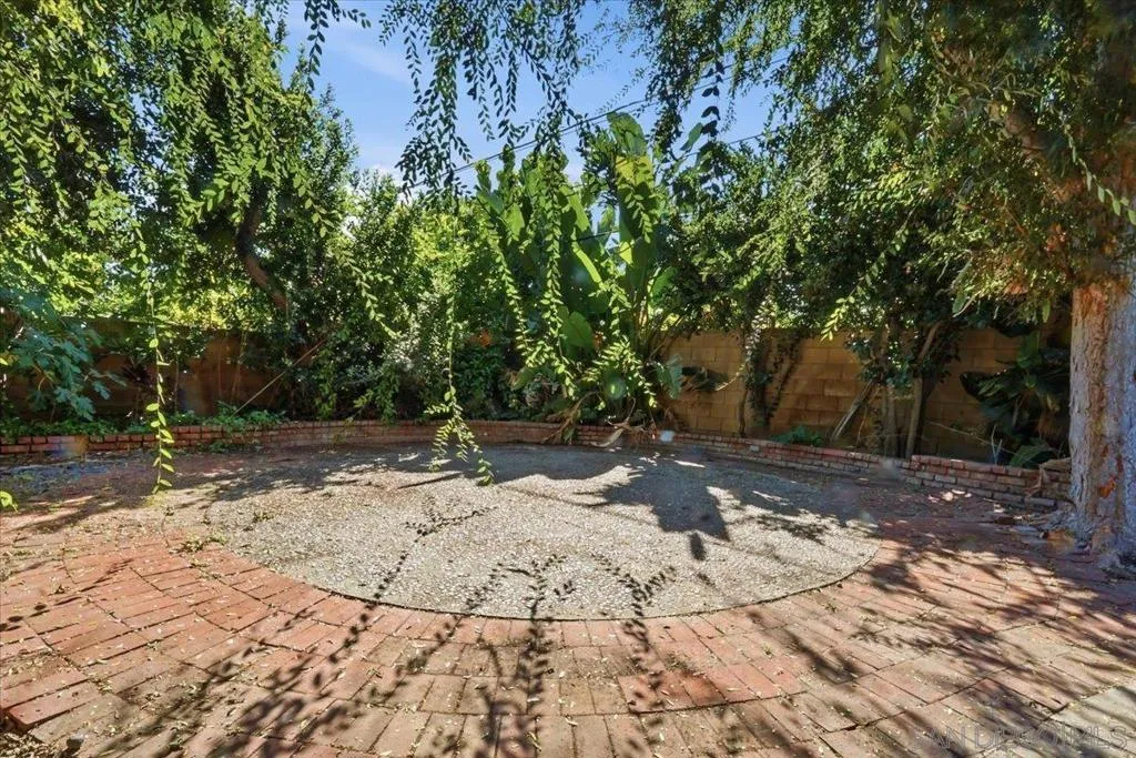 1262 Brittany Cross Rd, North Tustin, California 92705 home-pic-33