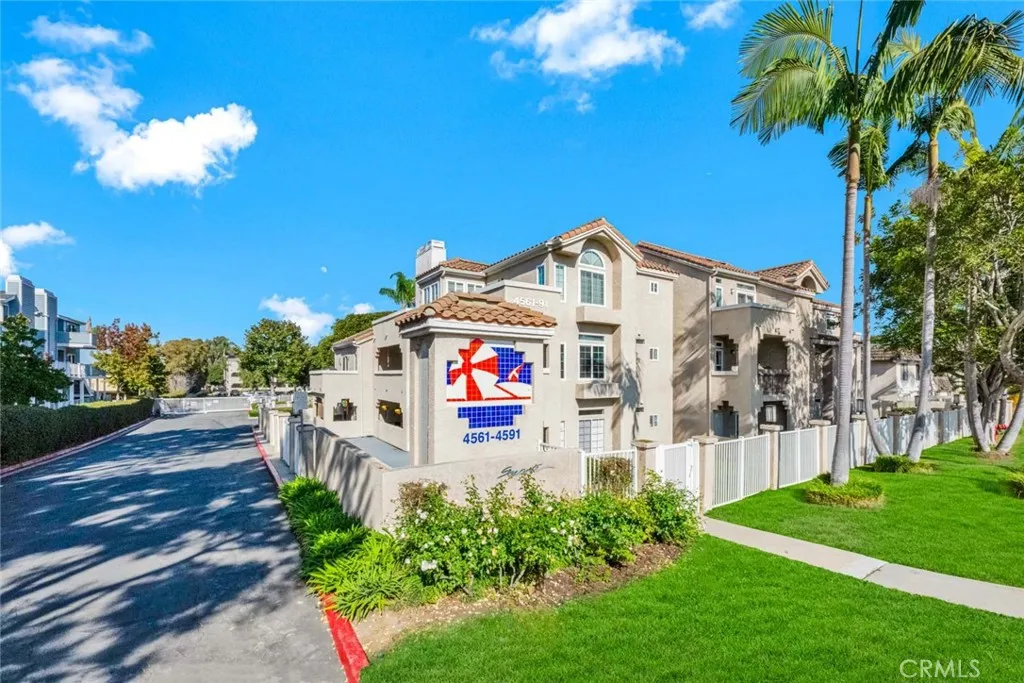 4561 Warner 201, Huntington Beach, California 92649 home-pic-0