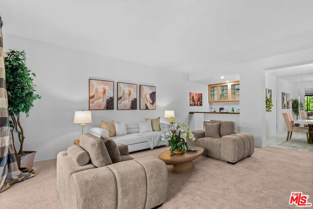 4736 Park Encino Lane 215, Encino, California 91436 home-pic-9