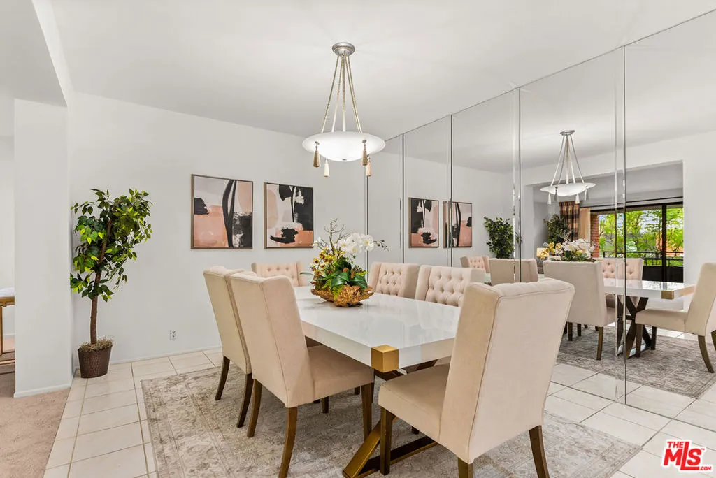 4736 Park Encino Lane 215, Encino, California 91436 home-pic-5