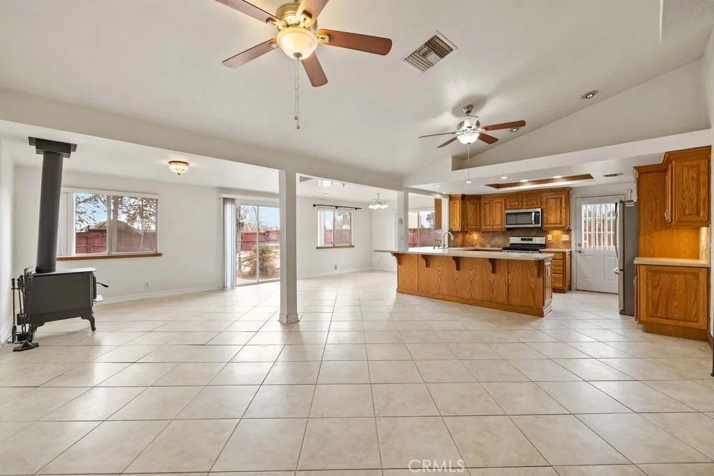 6818 W Avenue A2, Lancaster, California 93536 home-pic-9