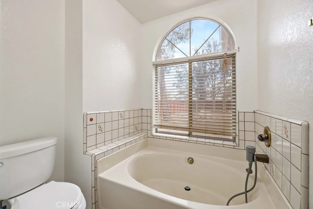 6818 W Avenue A2, Lancaster, California 93536 home-pic-25