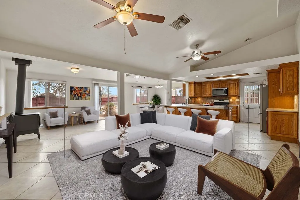 6818 W Avenue A2, Lancaster, California 93536 home-pic-7