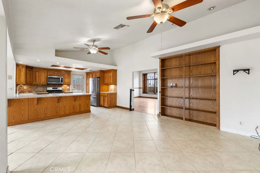 6818 W Avenue A2, Lancaster, California 93536 home-pic-12
