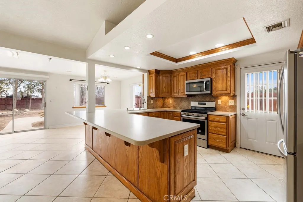 6818 W Avenue A2, Lancaster, California 93536 home-pic-14