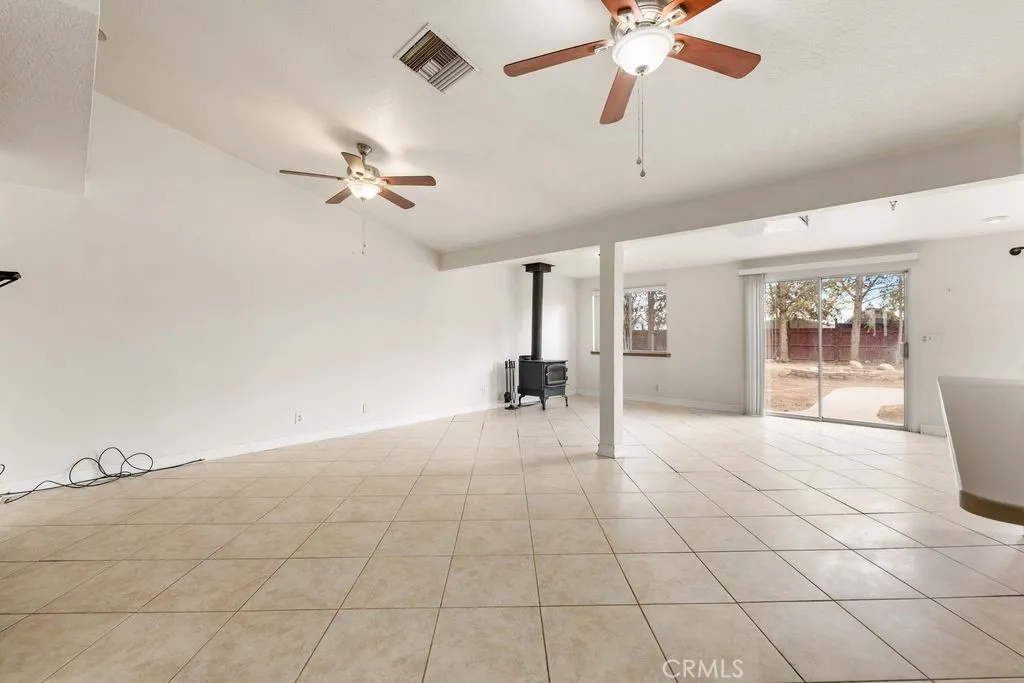 6818 W Avenue A2, Lancaster, California 93536 home-pic-8
