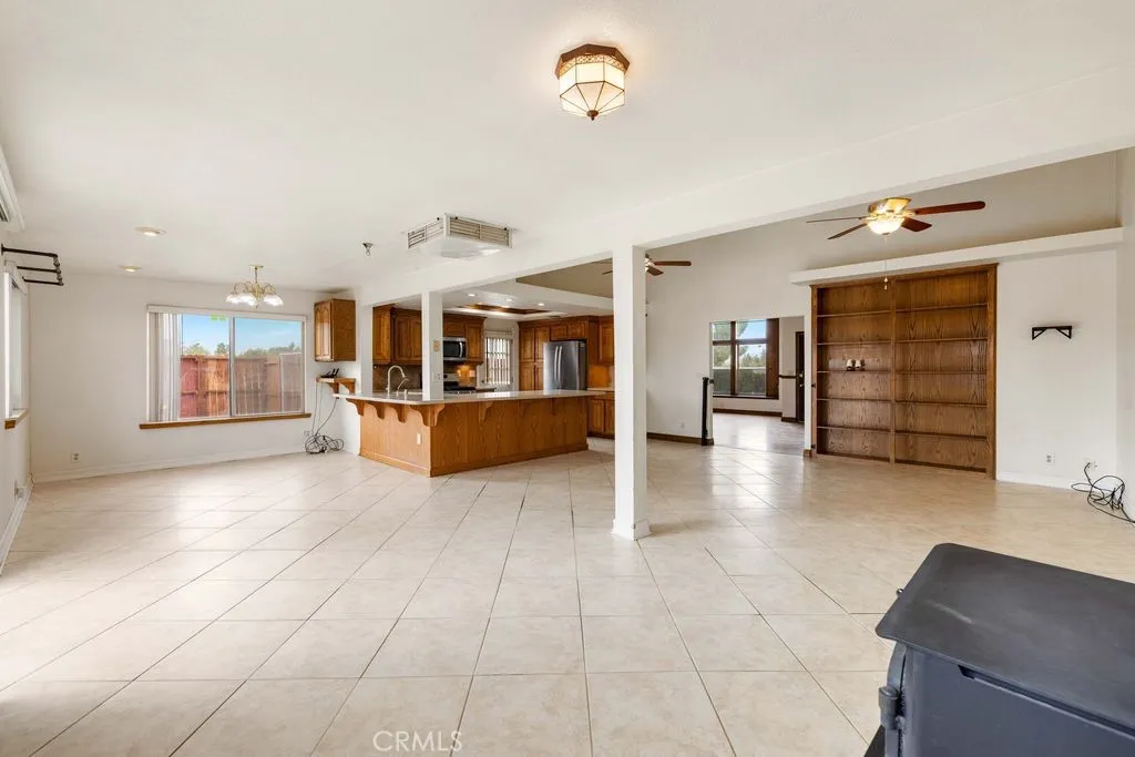 6818 W Avenue A2, Lancaster, California 93536 home-pic-10