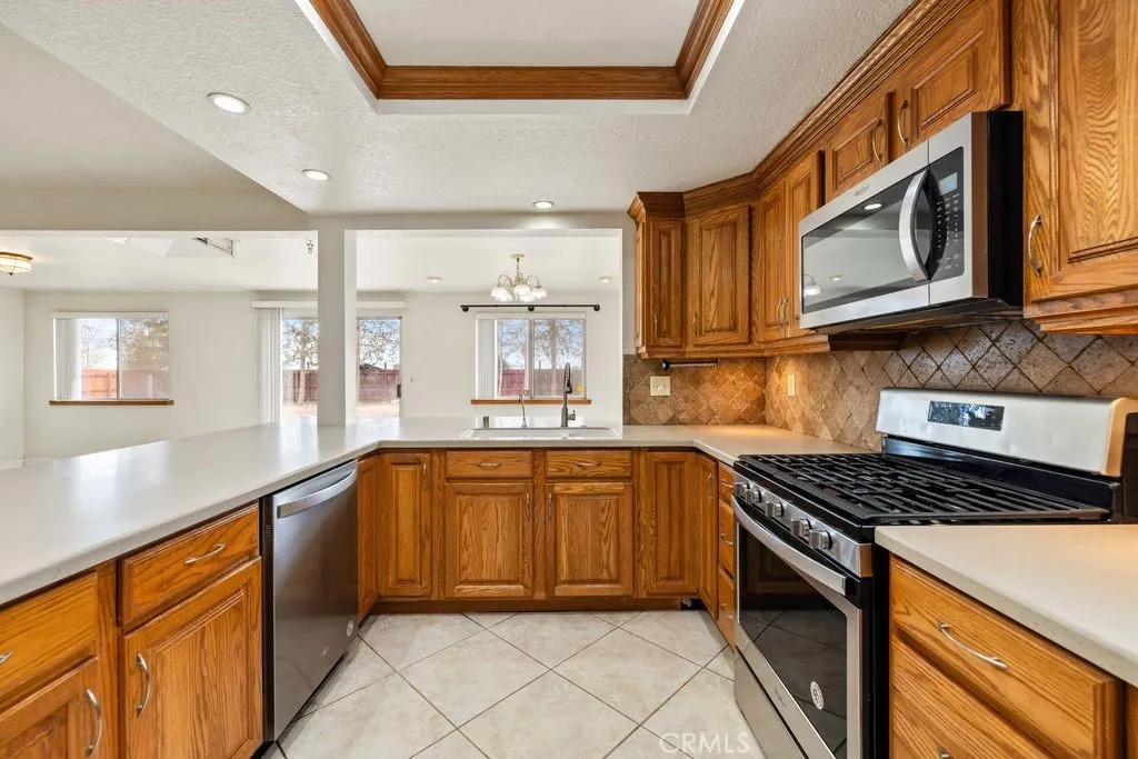 6818 W Avenue A2, Lancaster, California 93536 home-pic-16
