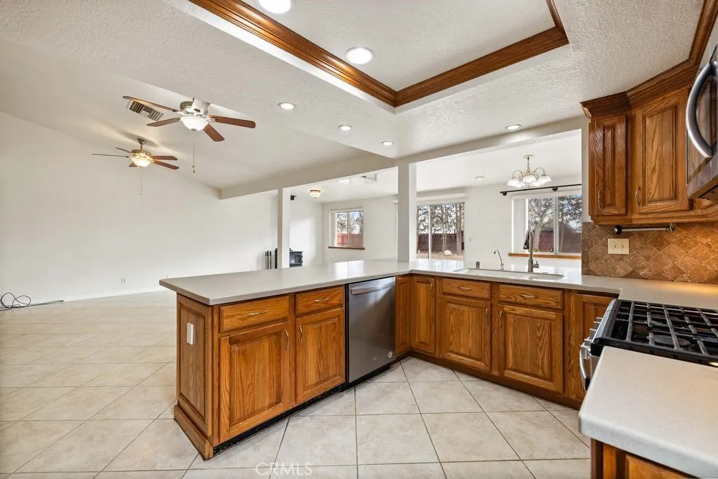 6818 W Avenue A2, Lancaster, California 93536 home-pic-15