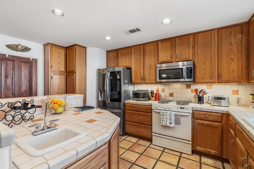 1132 E San Jacinto Way, Palm Springs, California 92262 home-pic-20