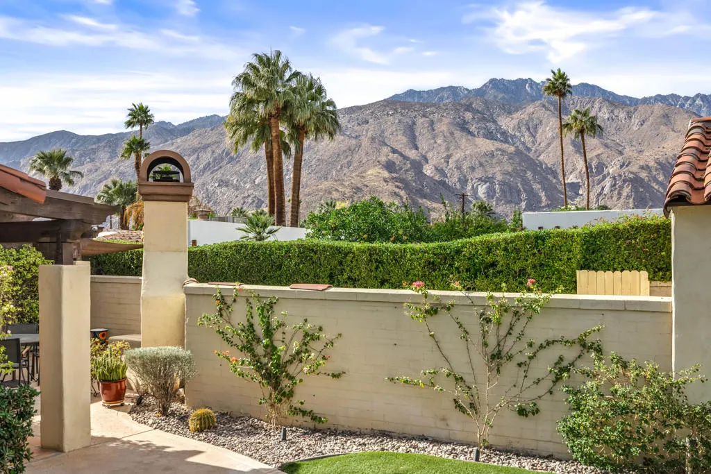 1132 E San Jacinto Way, Palm Springs, California 92262 home-pic-45