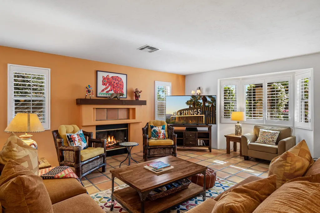 1132 E San Jacinto Way, Palm Springs, California 92262 home-pic-10