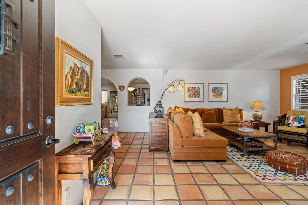 1132 E San Jacinto Way, Palm Springs, California 92262 home-pic-7