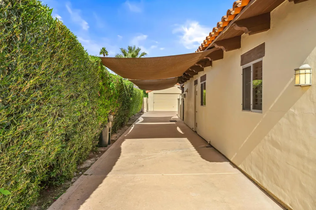1132 E San Jacinto Way, Palm Springs, California 92262 home-pic-46