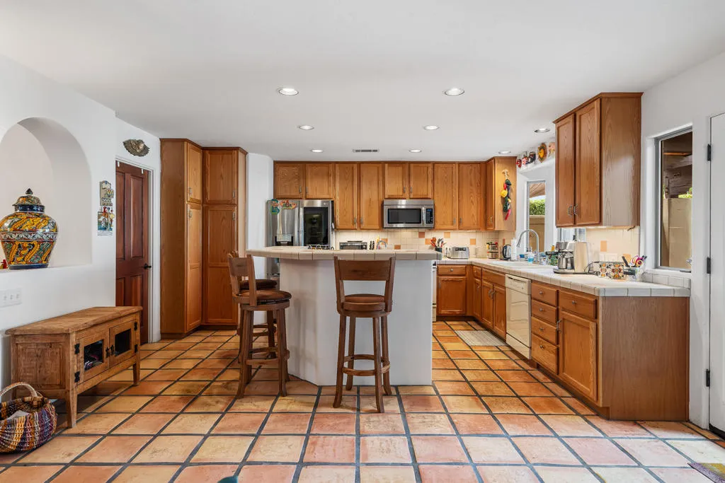 1132 E San Jacinto Way, Palm Springs, California 92262 home-pic-18