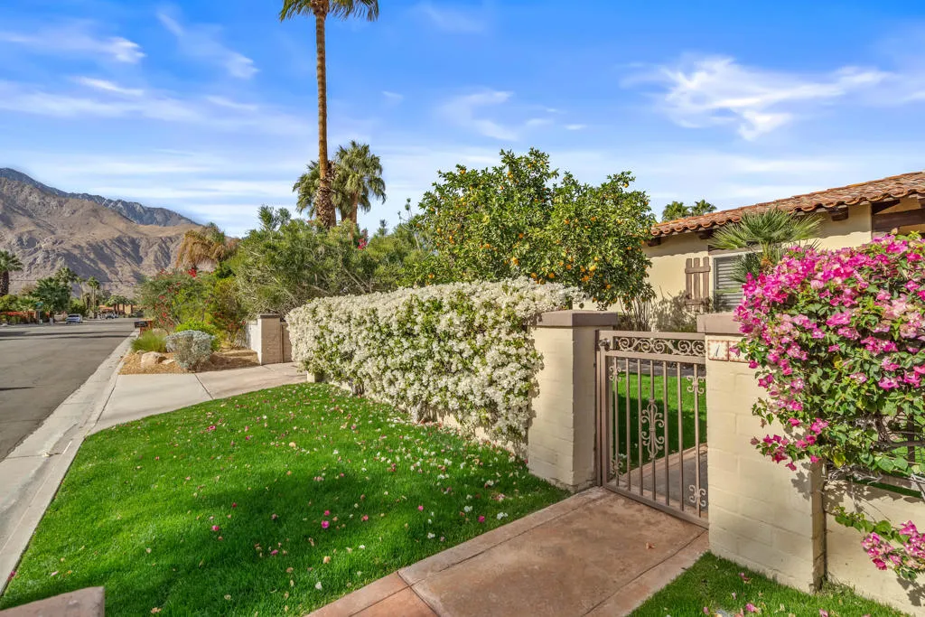 1132 E San Jacinto Way, Palm Springs, California 92262 home-pic-4