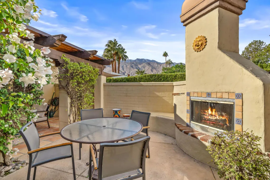 1132 E San Jacinto Way, Palm Springs, California 92262 home-pic-3