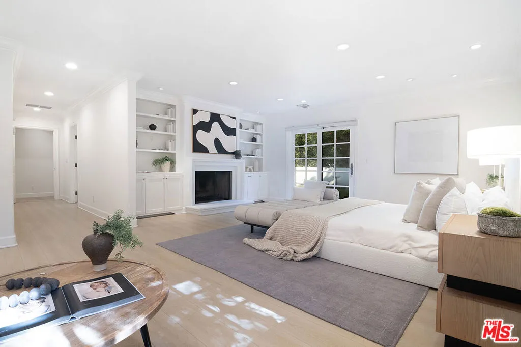 1132 Chantilly Road, Los Angeles, California 90077 home-pic-22