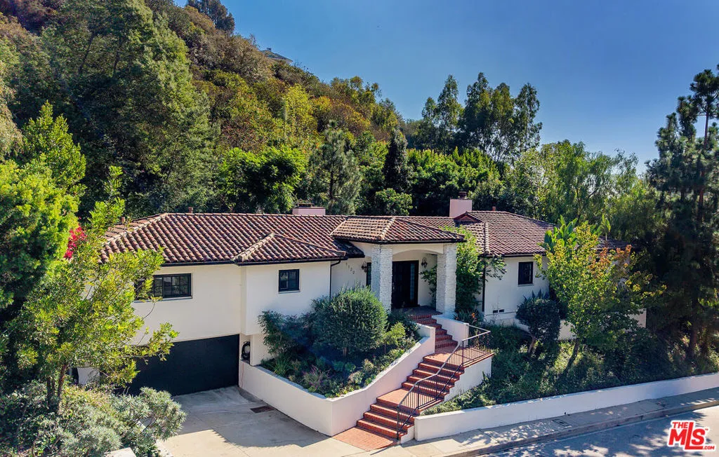 1132 Chantilly Road, Los Angeles, California 90077 home-pic-2