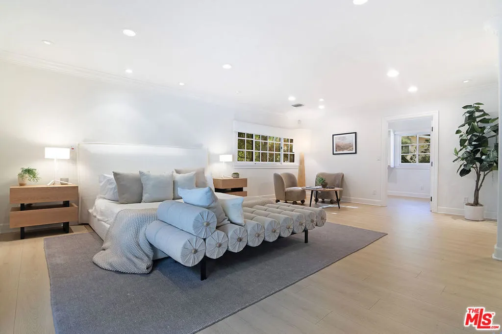 1132 Chantilly Road, Los Angeles, California 90077 home-pic-21