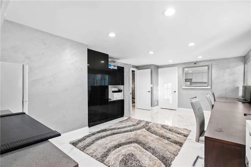 1824 Crestmont Court, Glendale, California 91208 home-pic-31