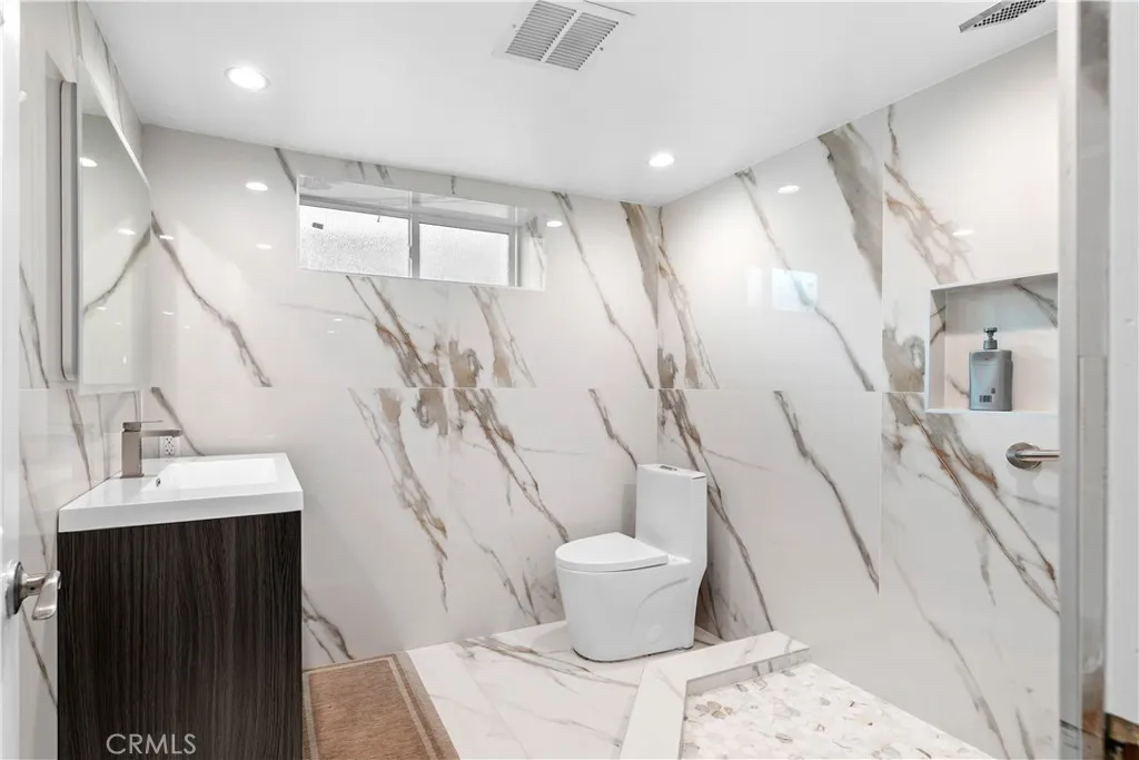 1824 Crestmont Court, Glendale, California 91208 home-pic-30