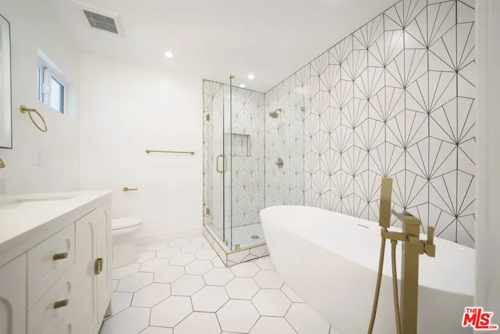 7021 Walker Avenue, Bell, California 90201