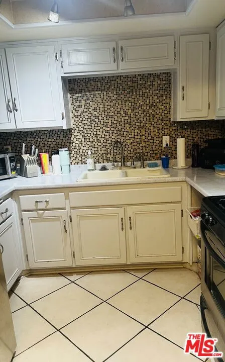 810 W Compton Boulevard 16, Compton, California 90220 home-pic-1