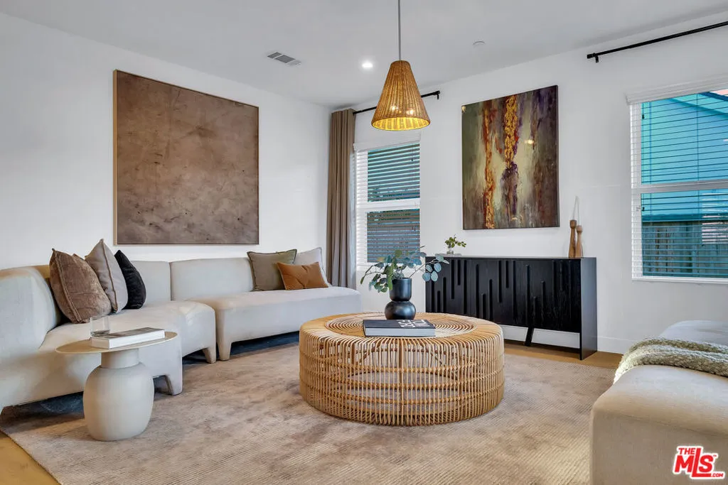 7832 Croydon Avenue, Los Angeles, California 90045 home-pic-2