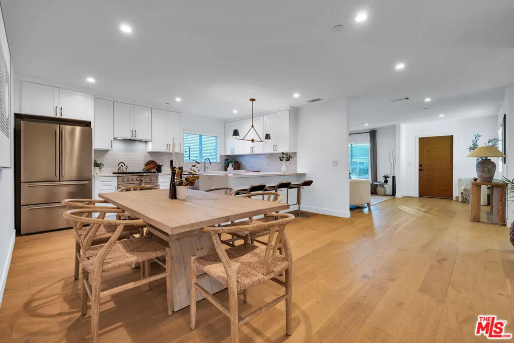 7832 Croydon Avenue, Los Angeles, California 90045 home-pic-10