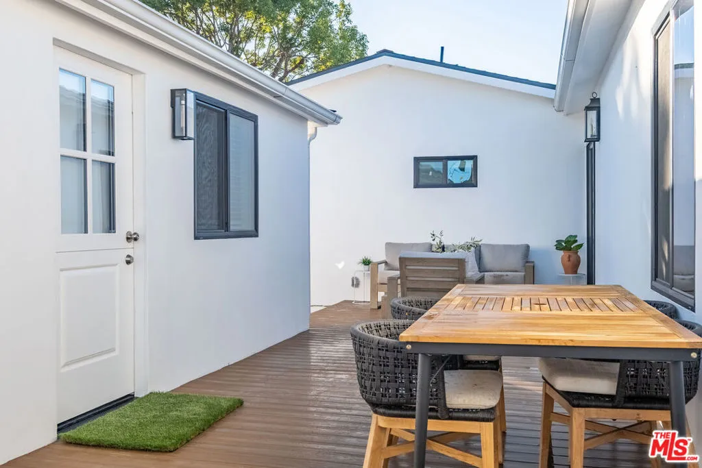 7832 Croydon Avenue, Los Angeles, California 90045 home-pic-28