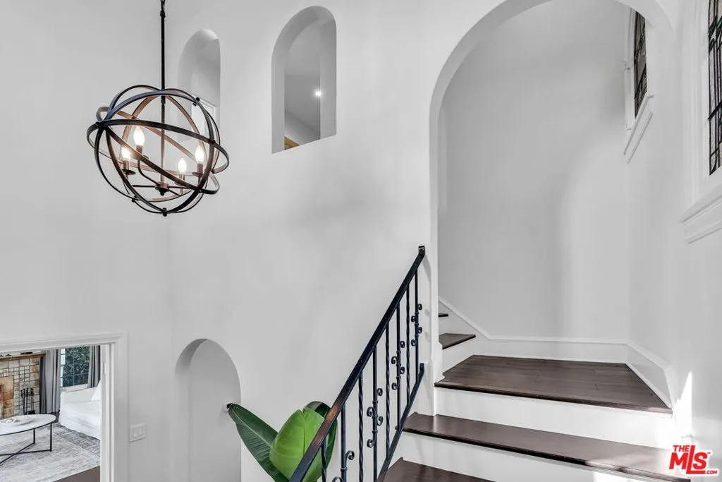 911 S Victoria Avenue, Los Angeles, California 90019 home-pic-29