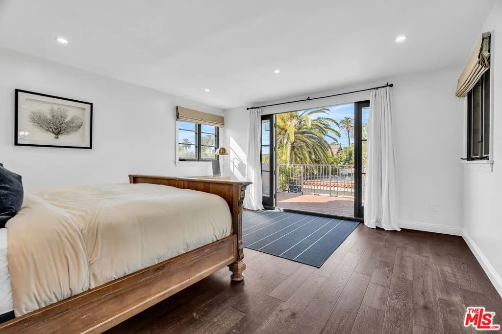 911 S Victoria Avenue, Los Angeles, California 90019 home-pic-49