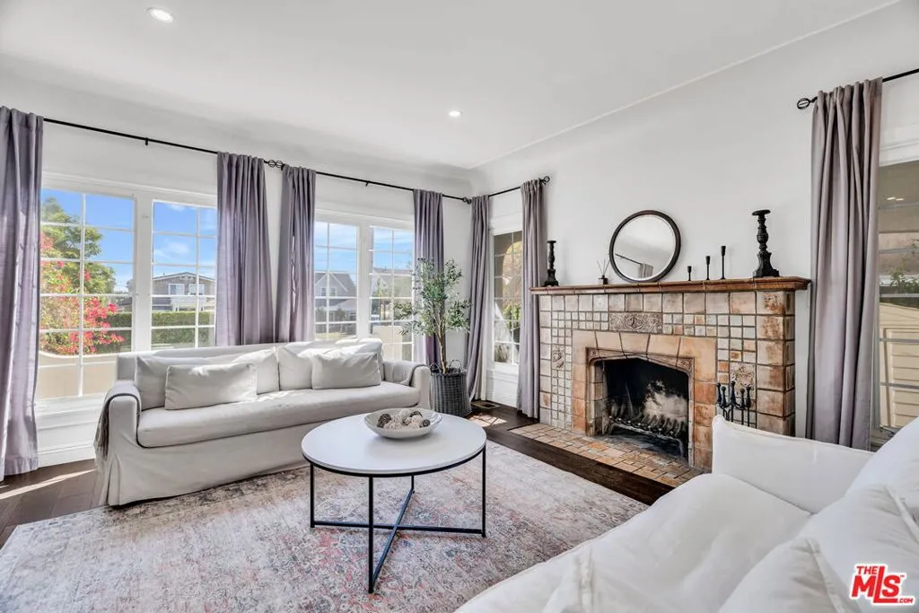 911 S Victoria Avenue, Los Angeles, California 90019 home-pic-7