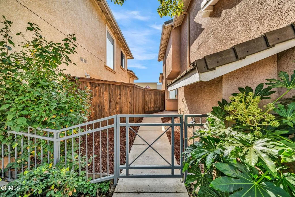 208 Bolero Lane, Oxnard, California 93036 home-pic-3