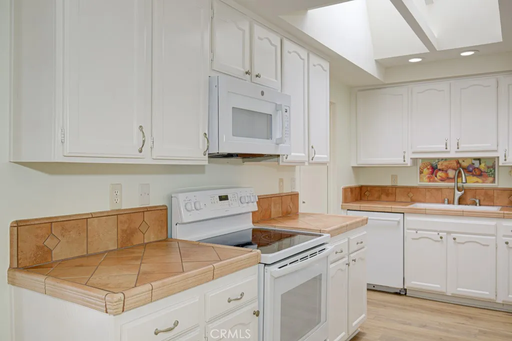 3255 San Amadeo B, Laguna Woods, California 92637 home-pic-10