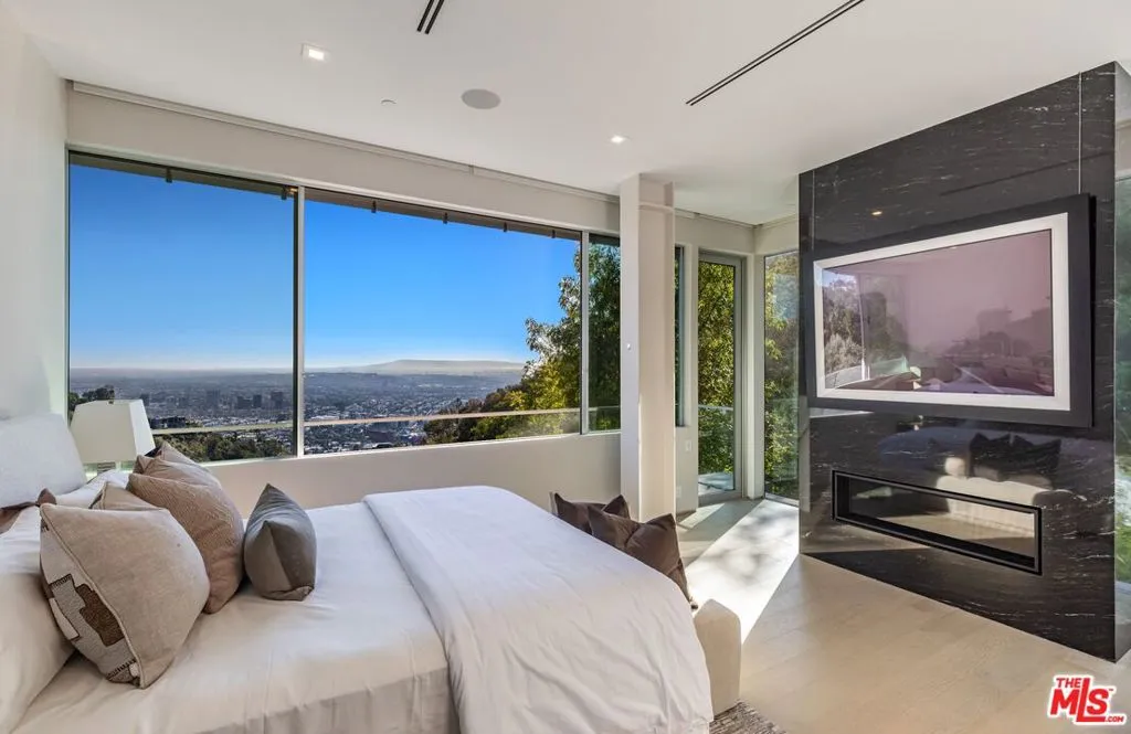 1895 Rising Glen Road, Los Angeles, California 90069 home-pic-14