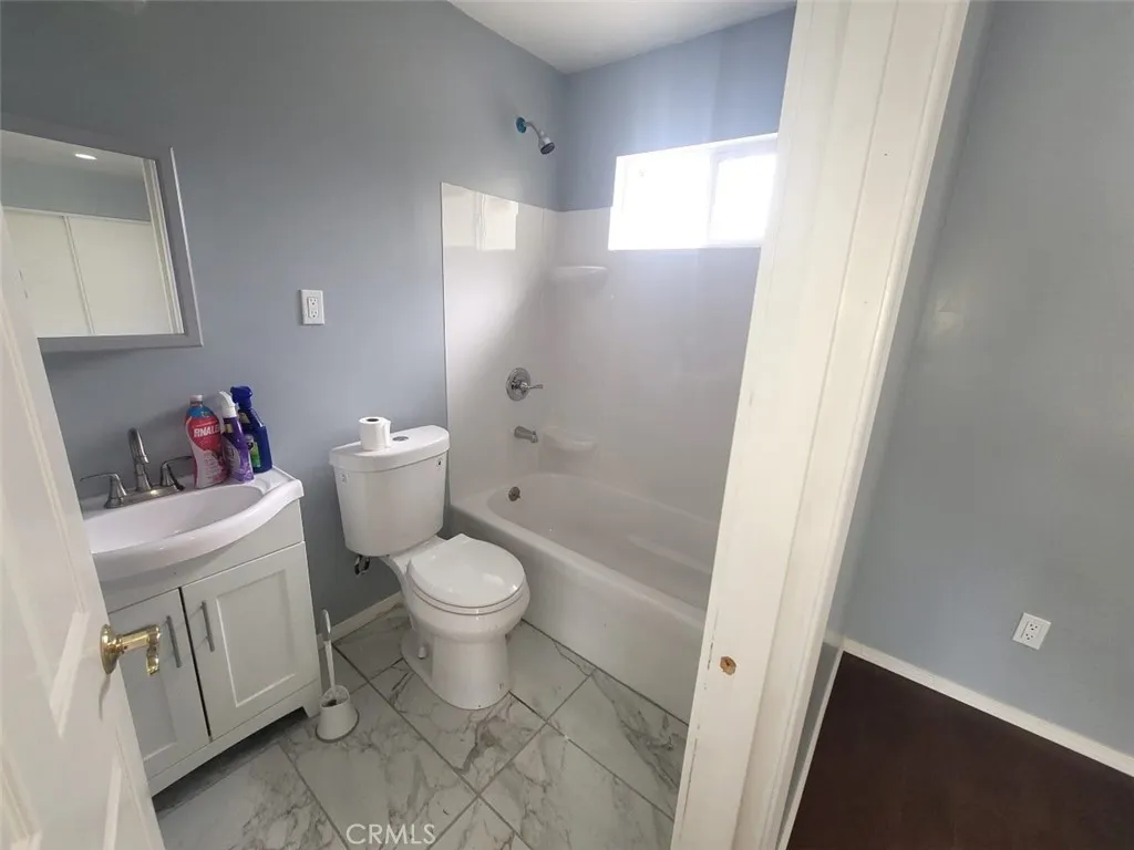 1524 E 75th, Los Angeles, California 90001 home-pic-18