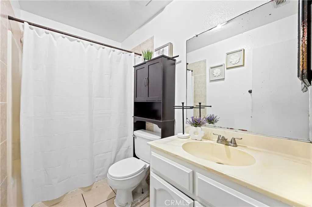 402 S Howard A  home-pic-13