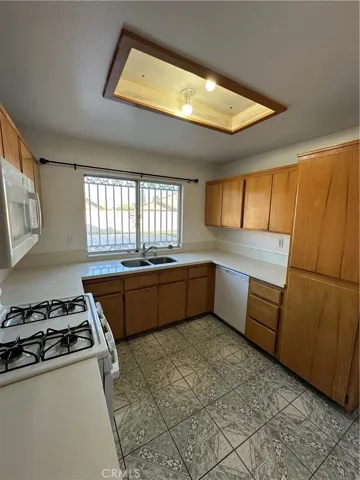 8505 Robinia, Fontana, California 92335