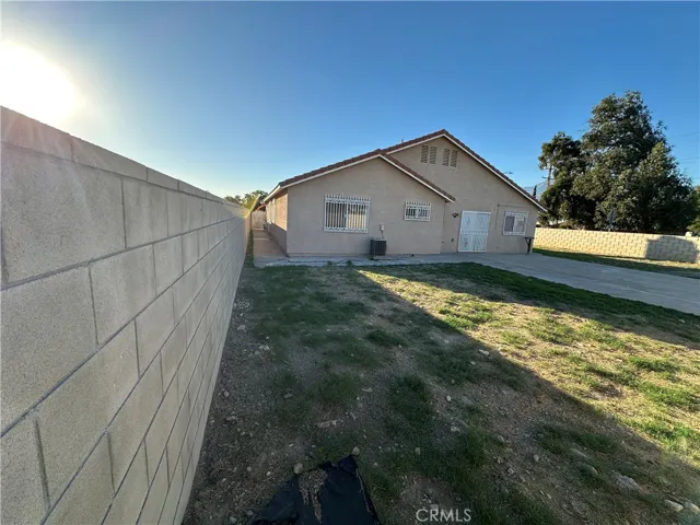 8505 Robinia, Fontana, California 92335