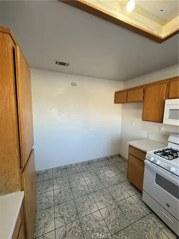 8505 Robinia, Fontana, California 92335