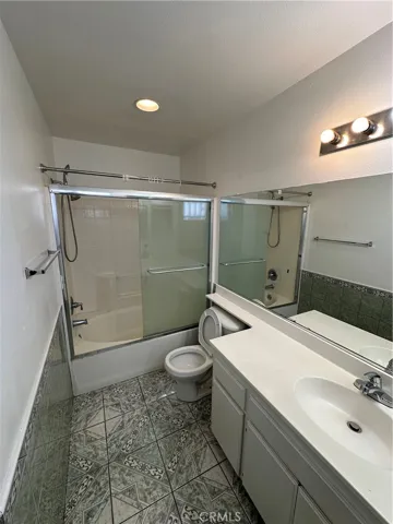 8505 Robinia, Fontana, California 92335