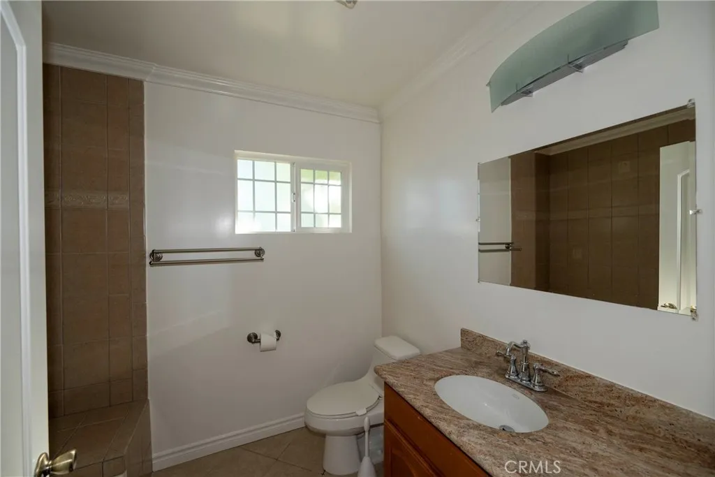 7001 Jellico Avenue, Lake Balboa, California 91406 home-pic-17